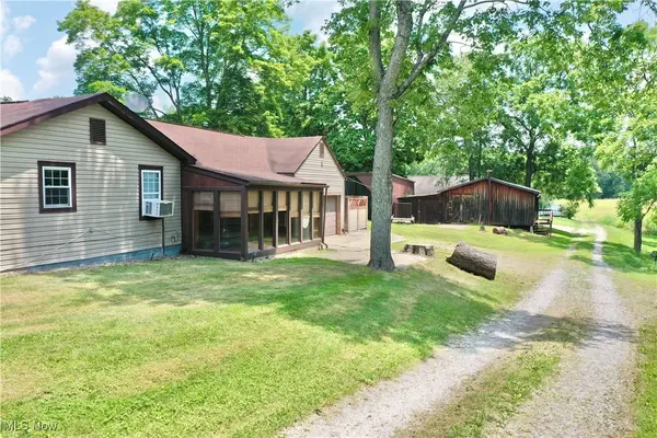 33 Knight LN, Big Bend, WV 26136