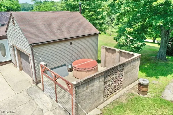 33 Knight LN, Big Bend, WV 26136