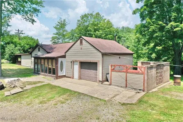33 Knight LN, Big Bend, WV 26136