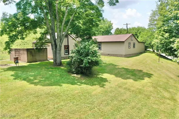 33 Knight LN, Big Bend, WV 26136
