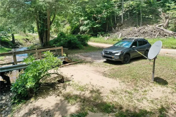 1588 Crummies Creek RD, Arnoldsburg, WV 25234