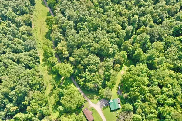 0002 Big Root RD, Big Bend, WV 26136