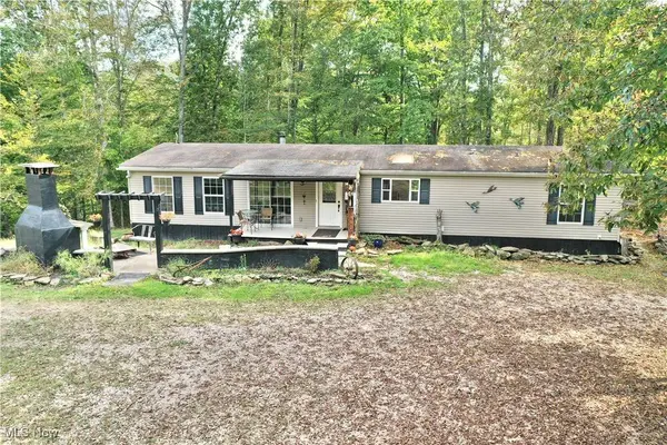 328 Trace Fork RD, Gandeeville, WV 25243
