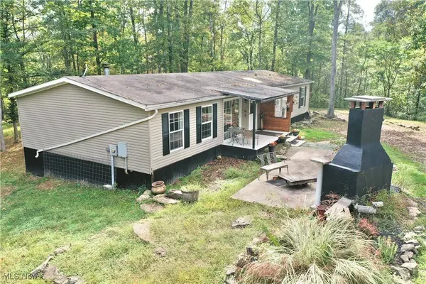 328 Trace Fork RD, Gandeeville, WV 25243