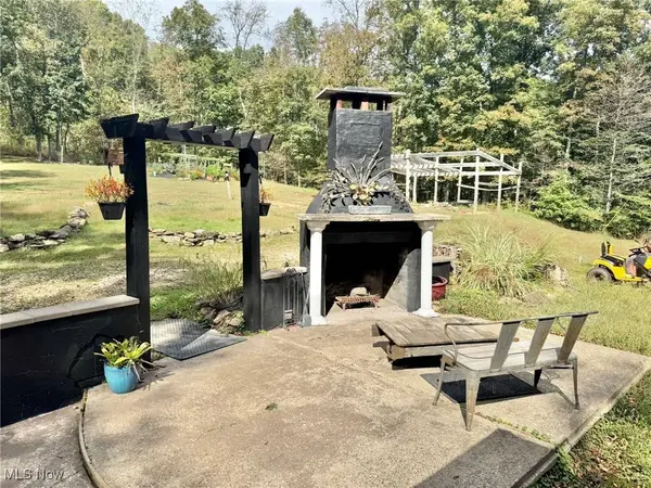328 Trace Fork RD, Gandeeville, WV 25243