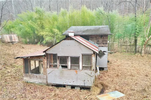 2200 Jacobs RD, Grantsville, WV 26147