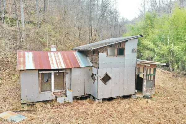 2200 Jacobs RD, Grantsville, WV 26147