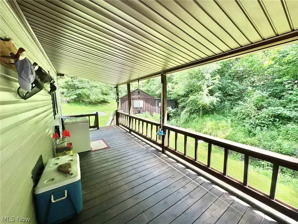 190 Lazy Run RD, Millstone, WV 25261