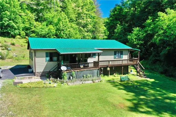 190 Lazy Run RD, Millstone, WV 25261