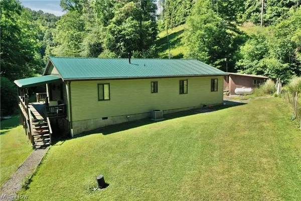190 Lazy Run RD, Millstone, WV 25261