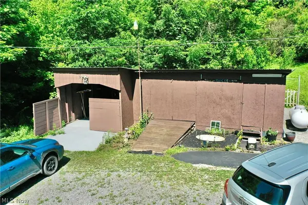 190 Lazy Run RD, Millstone, WV 25261