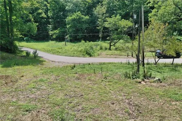 998 Sugarcamp RD, Big Bend, WV 26136