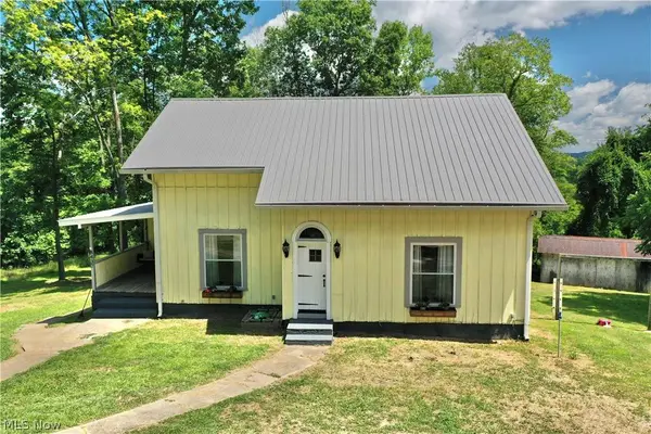 8437 S Calhoun HWY, Millstone, WV 25261