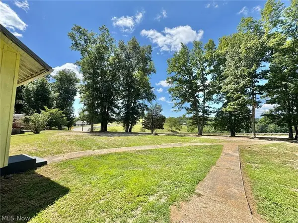 8437 S Calhoun HWY, Millstone, WV 25261