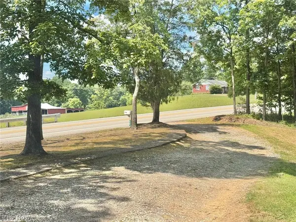 8437 S Calhoun HWY, Millstone, WV 25261