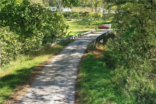 0001 Lock Five RD, Elizabeth, WV 26143