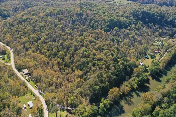 0001 Lock Five RD, Elizabeth, WV 26143