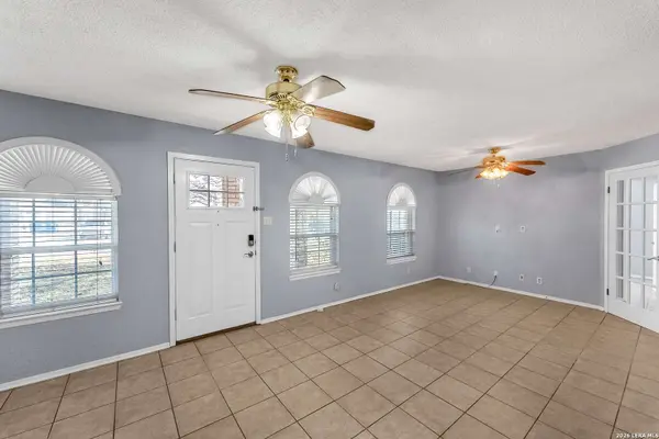 220 Blue Bonnet, Floresville, TX 78114