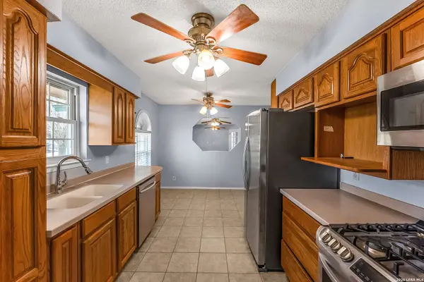 220 Blue Bonnet, Floresville, TX 78114