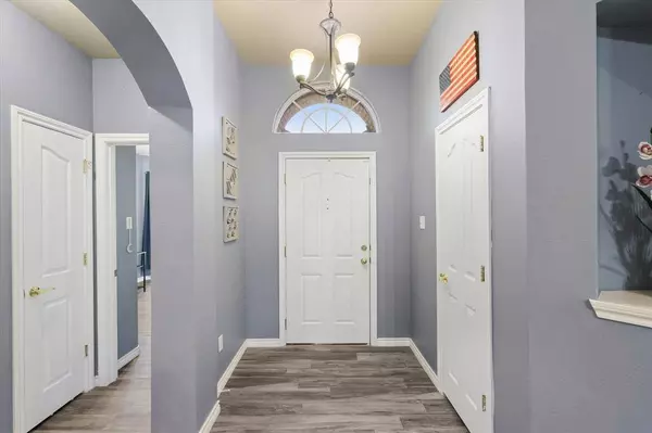 10509 Cloisters Drive, Fort Worth, TX 76131