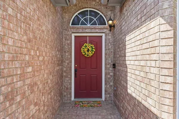 10509 Cloisters Drive, Fort Worth, TX 76131