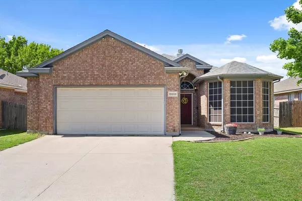 10509 Cloisters Drive, Fort Worth, TX 76131