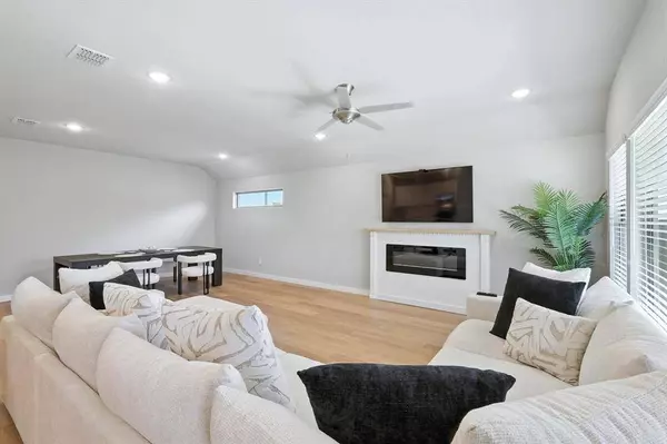 14733 Desert Door Drive, Fort Worth, TX 76052