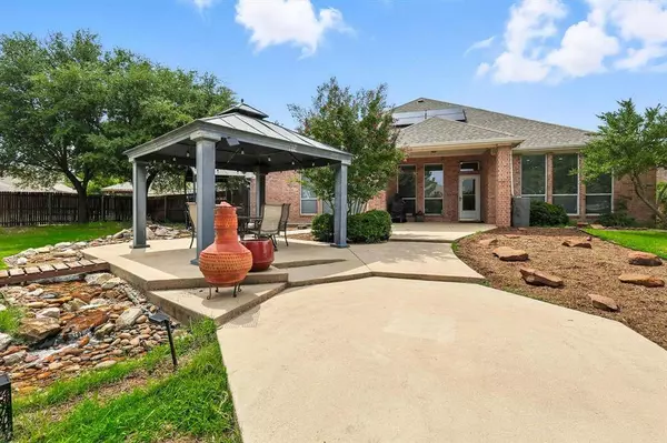 65 Lucas Lane, Edgecliff Village, TX 76134