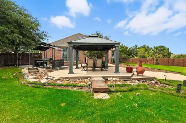 65 Lucas Lane, Edgecliff Village, TX 76134