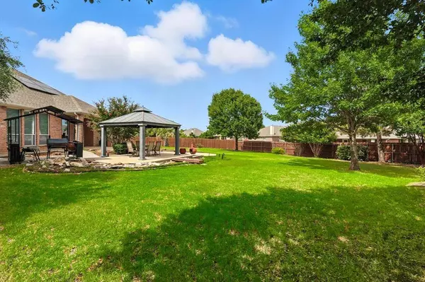 65 Lucas Lane, Edgecliff Village, TX 76134
