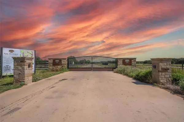 8000 Oak Grove Court, Poolville, TX 76487