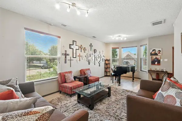 8521 Rock Creek Drive, Fort Worth, TX 76123