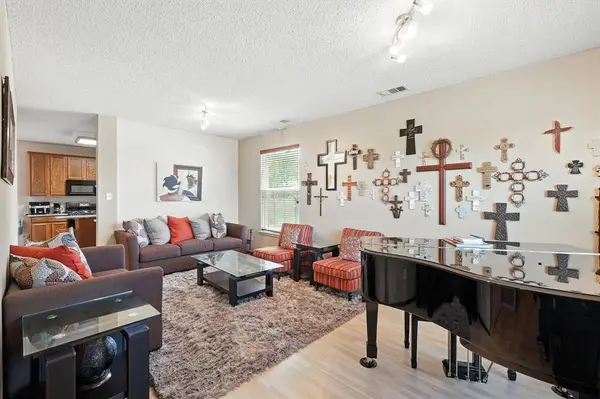 8521 Rock Creek Drive, Fort Worth, TX 76123