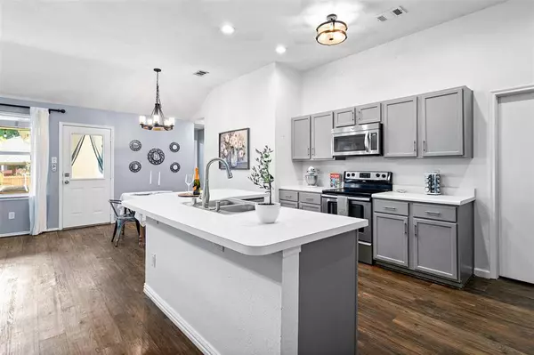 13240 Elmhurst Drive, Fort Worth, TX 76244