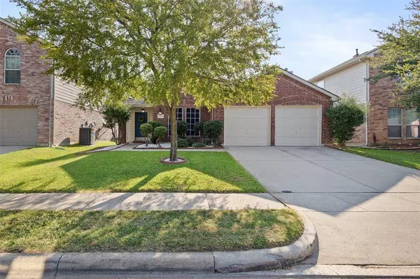 13240 Elmhurst Drive, Fort Worth, TX 76244