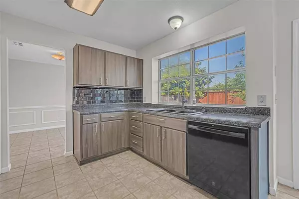 7020 Thomas Place, Watauga, TX 76148