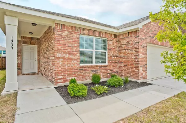 1737 Escondido Drive, Fort Worth, TX 76052