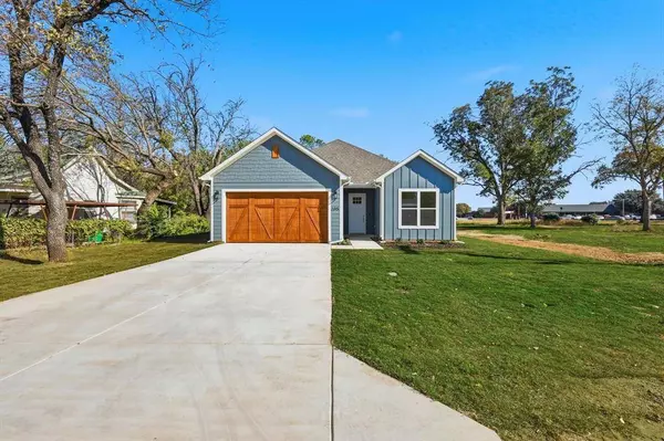 205 S Atwood Street, Boyd, TX 76023