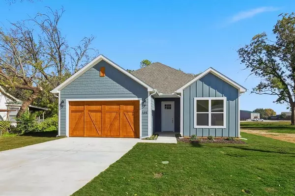 205 S Atwood Street, Boyd, TX 76023