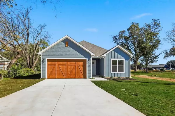 205 S Atwood Street, Boyd, TX 76023