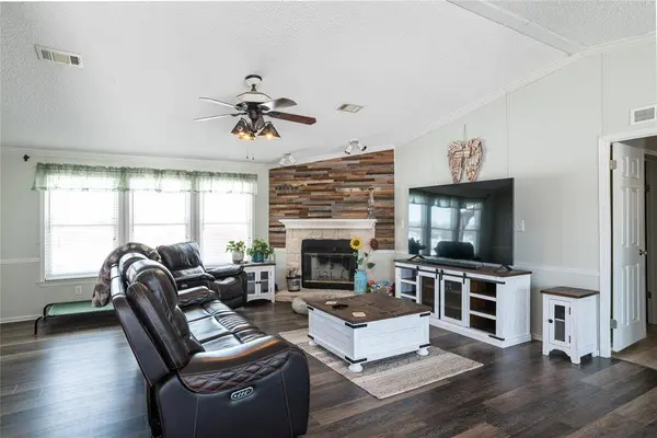 593 Chisholm Hills Drive, New Fairview, TX 76078