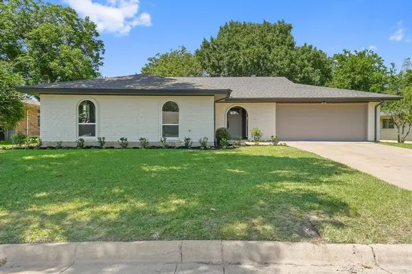 4108 Alicante Avenue, Fort Worth, TX 76133