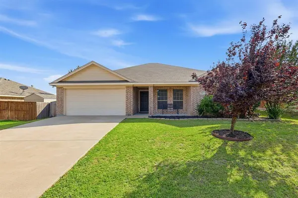 557 Jeffdale Drive, Burleson, TX 76028