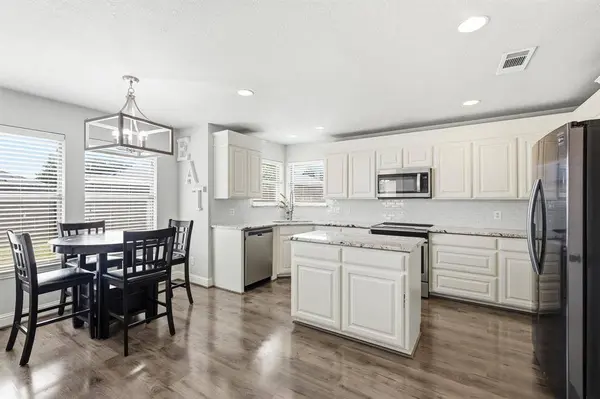 557 Jeffdale Drive, Burleson, TX 76028