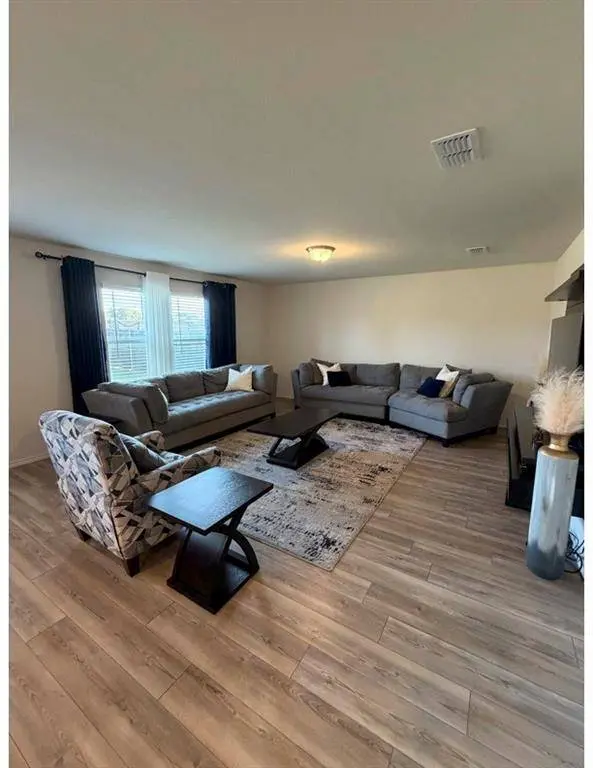 900 Shire Avenue, Haslet, TX 76052