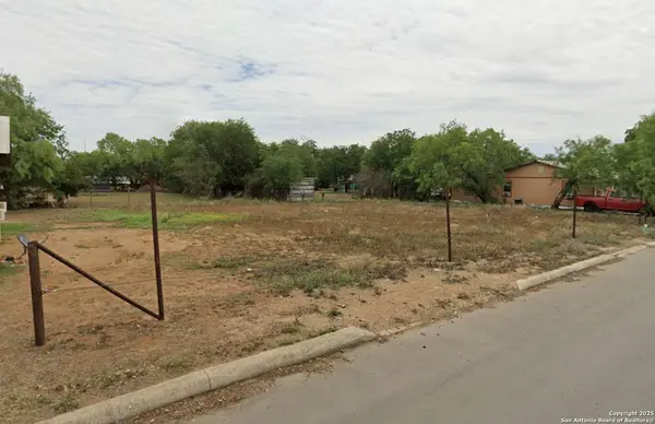 10 Willow st, Pearsall, TX 78061