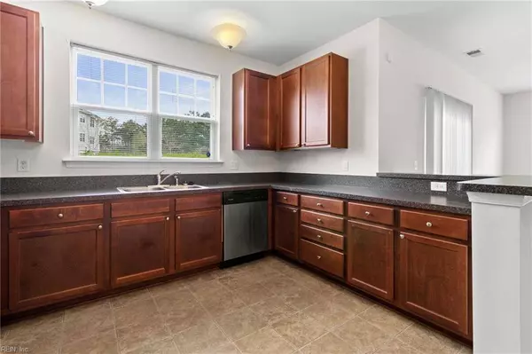 4316 Hillingdon BND #101, Chesapeake, VA 23321