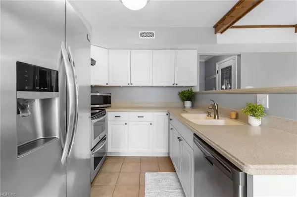 1760 Moonstone DR, Virginia Beach, VA 23456