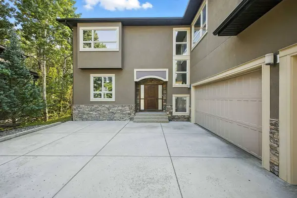 62 Posthill DR SW, Calgary, AB T3M 0A8