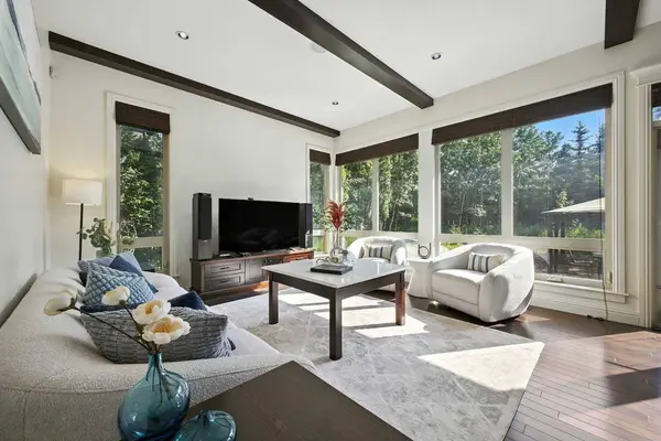 62 Posthill DR SW, Calgary, AB T3M 0A8